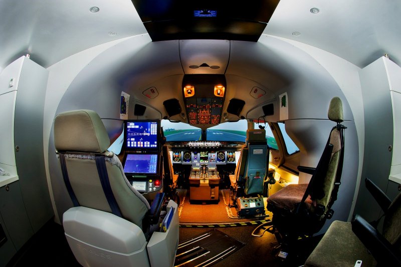 SSJ 100 кабина