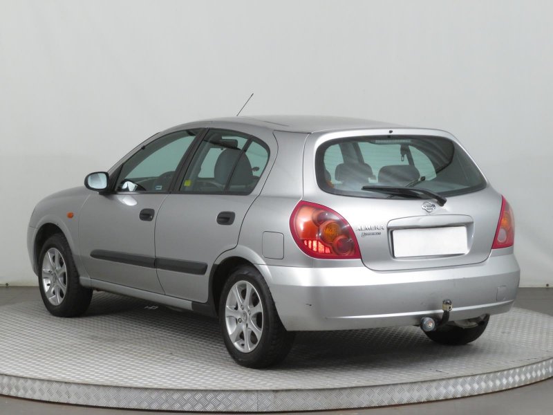 Nissan Grand Livina салон