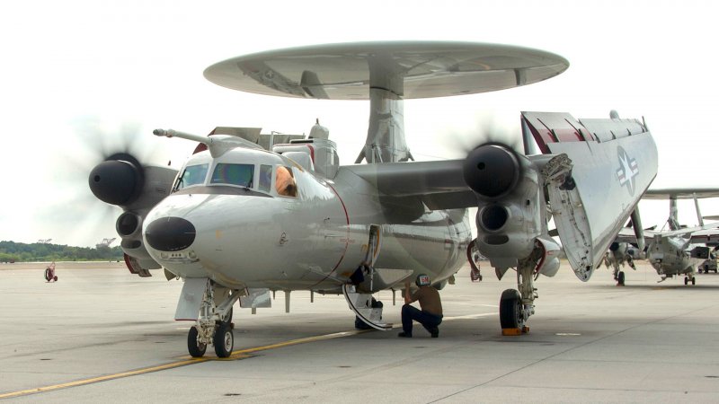 ДРЛО Grumman e-2 Hawkeye