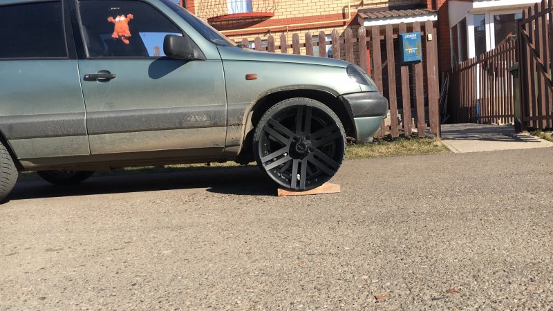 Шевроле Нива на колесах r17