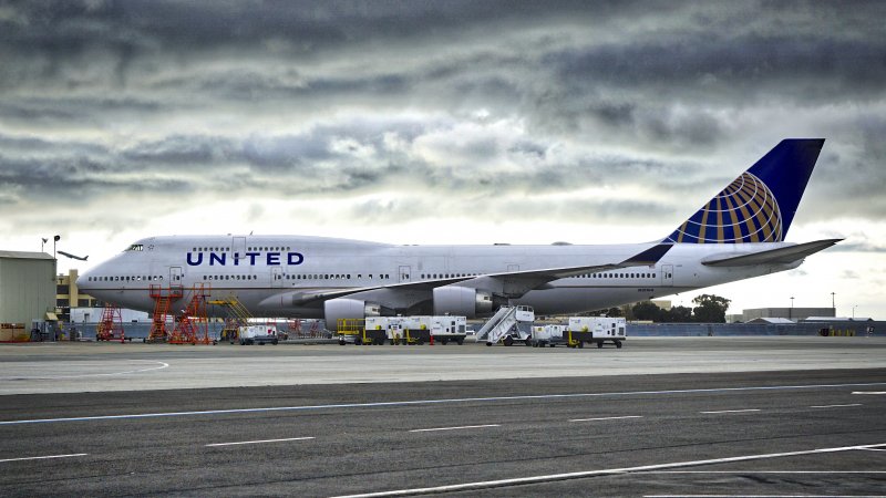 Боинг 747 в аэропорту