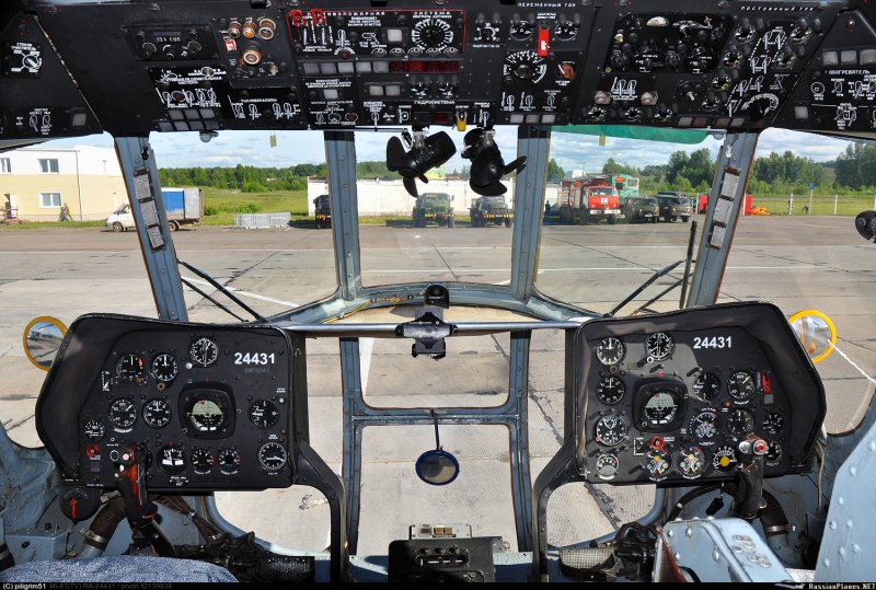 Кабина вертолета ми-8т