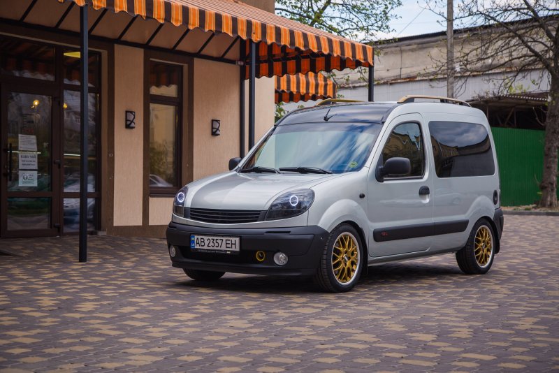 Машина машина Kangoo Nissan Kubistar