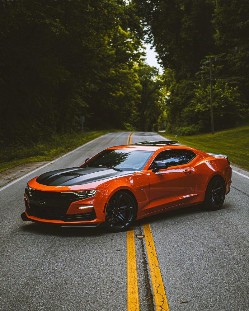 Chevrolet Camaro 2020 оранжевый