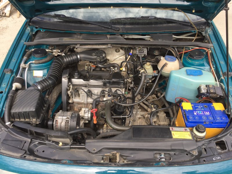 Подкапотное пространство VW Passat b3