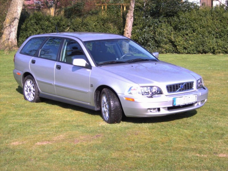 Volvo v40 2003