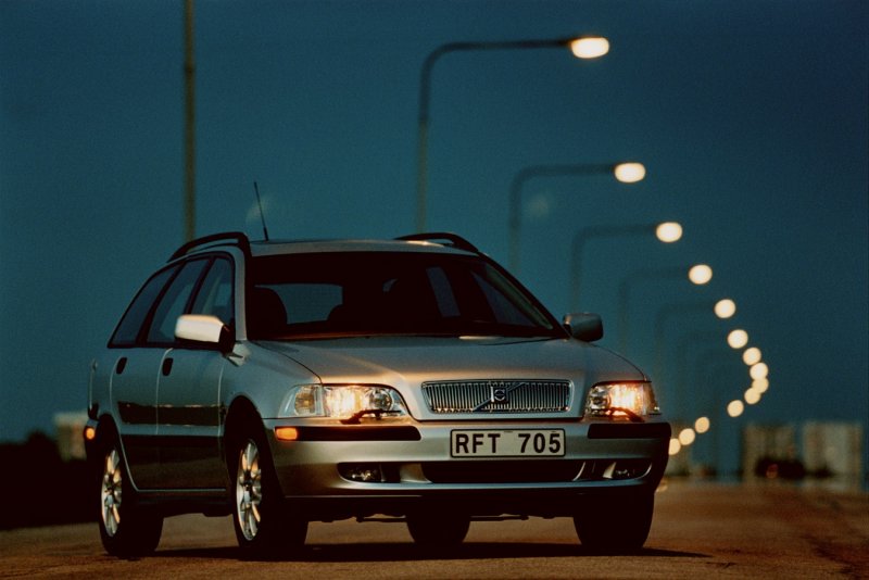 Volvo v40 универсал