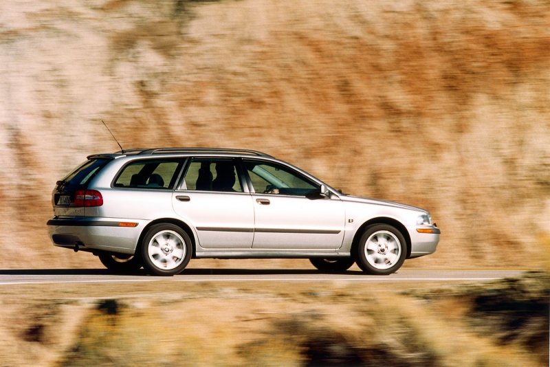 Volvo v40 универсал