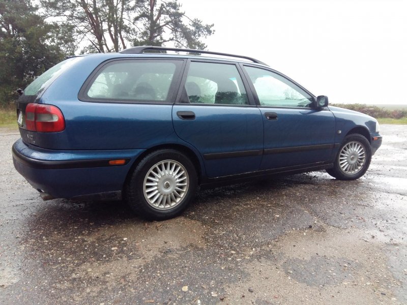 Вольво v40 1998