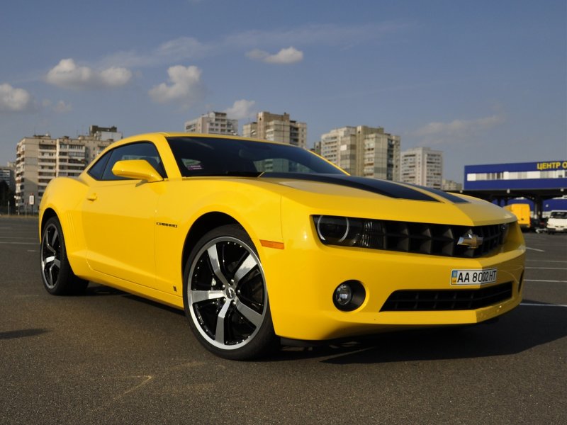 Мустанг и Chevrolet Camaro