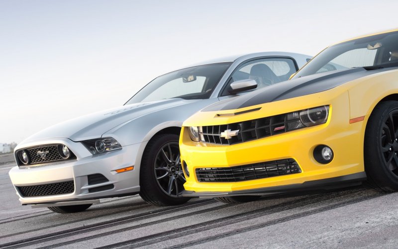 Chevrolet Camaro и Ford Mustang