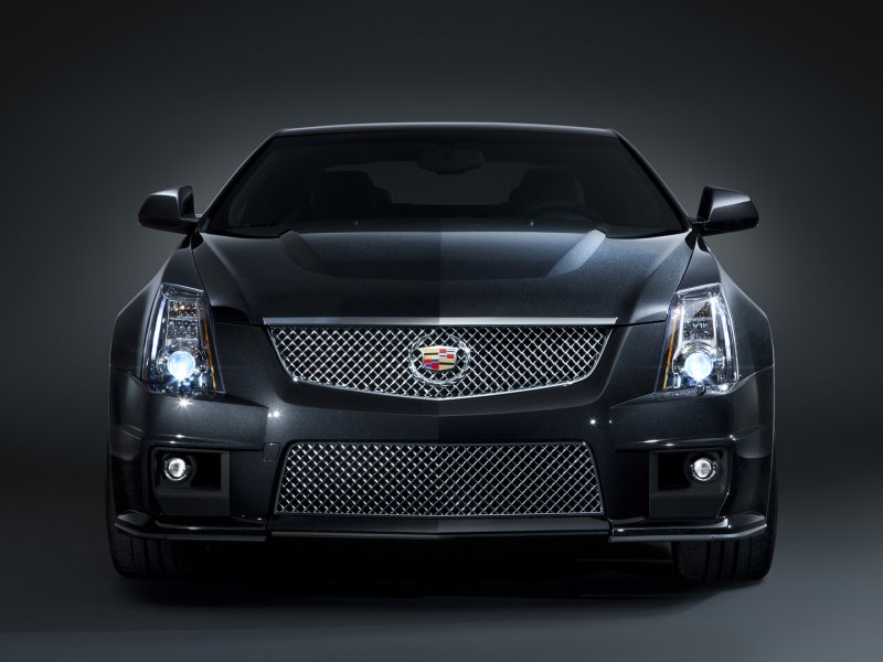 Cadillac CTS спереди