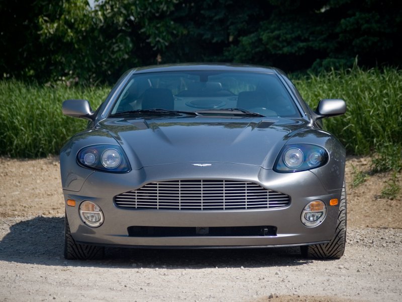 Aston Martin v12 Vanquish