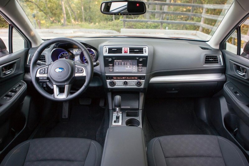 Subaru Legacy 2017 салон