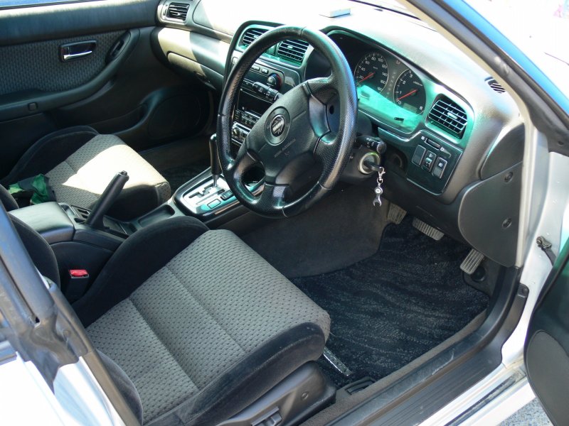 Subaru Legacy b4 2002 салон