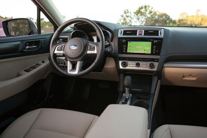 Subaru Legacy 2017 салон