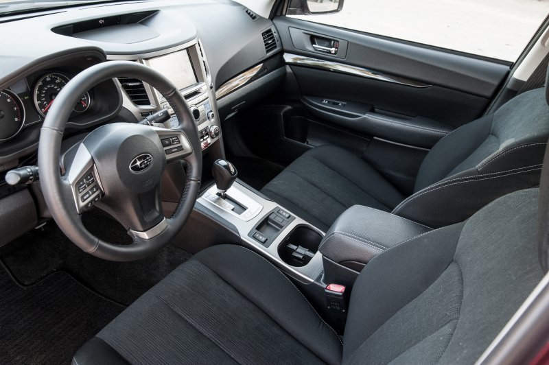 Subaru Legacy 2011 салон