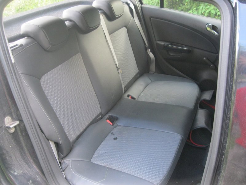 Opel Corsa d 2008 заднее сиденье