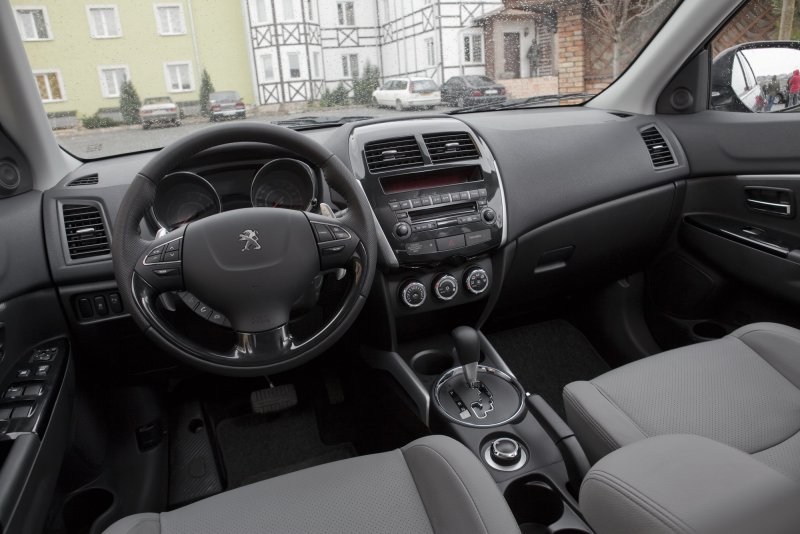 Peugeot 4008 интерьер