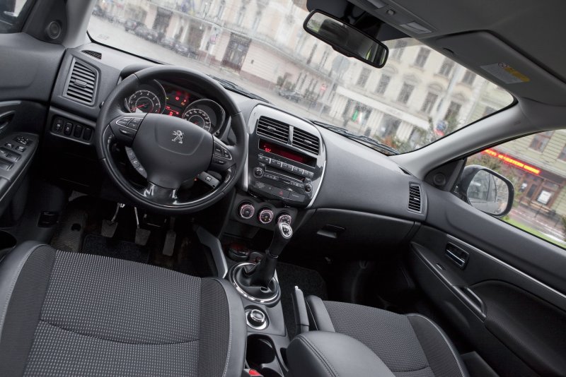 Peugeot 4008 салон
