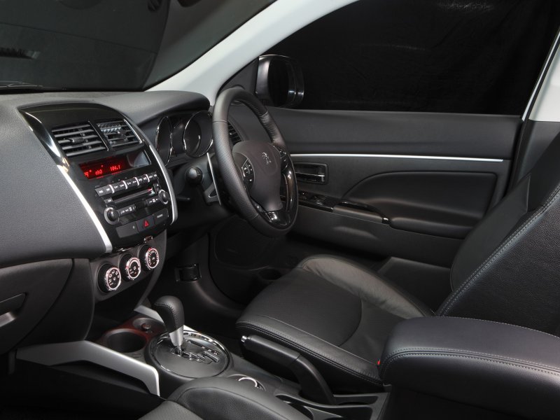 Peugeot 4008 салон