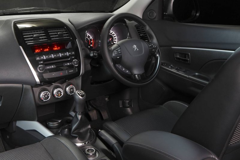 Peugeot 4008 интерьер