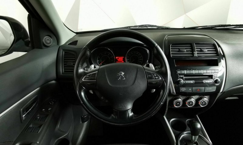 Peugeot 4008 интерьер