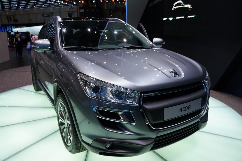Peugeot 4008 2012 салон
