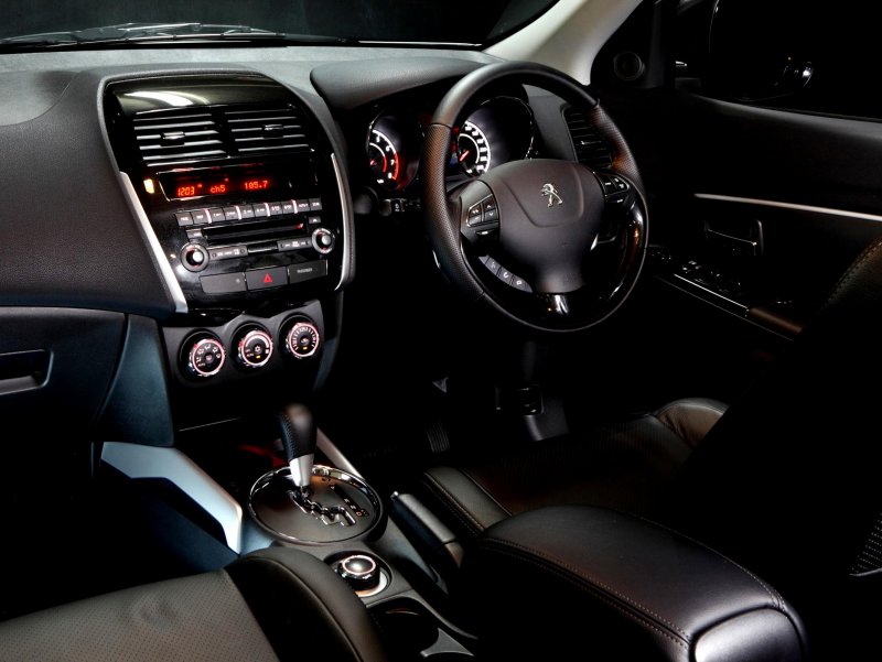 Mitsubishi ASX Peugeot 4008