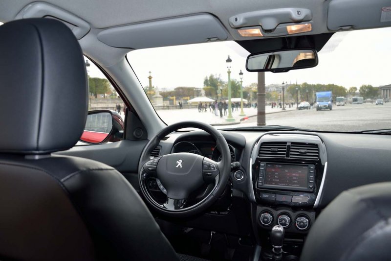 Peugeot 4008 салон