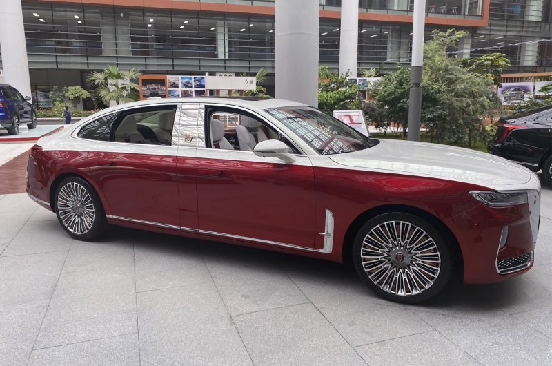 Китайский седан  Hongqi h9