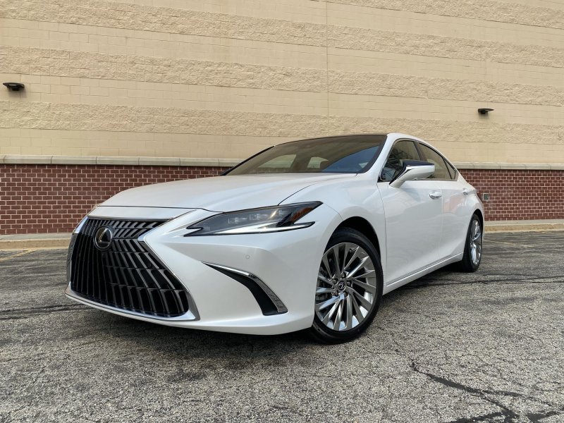 Lexus NX матовый белый