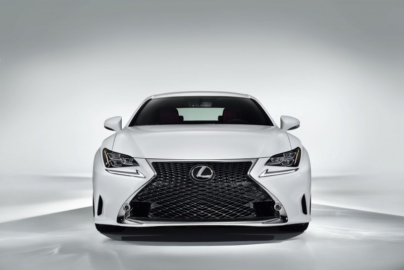 Кроссовер Lexus UX 200
