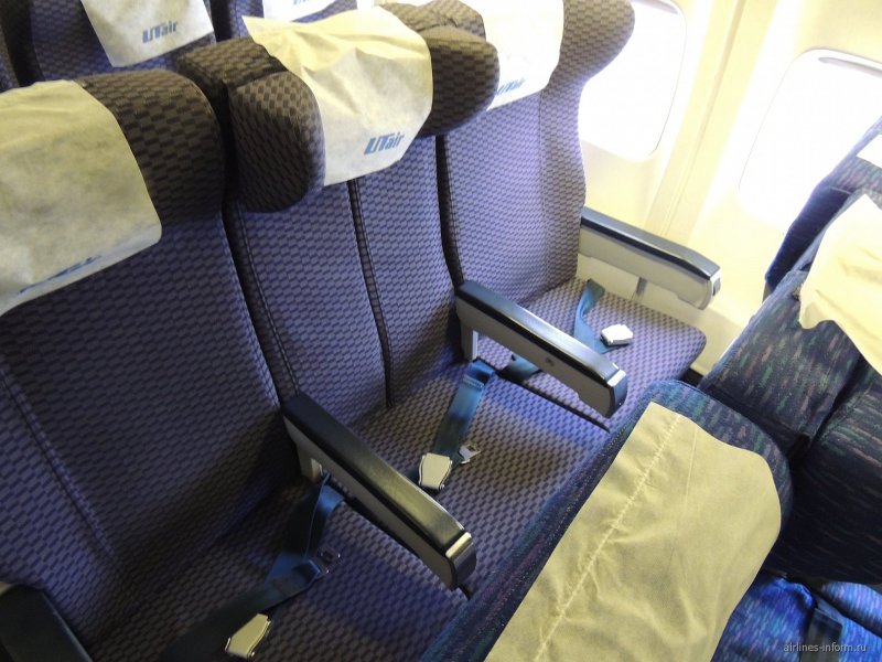 Boeing 737-500 UTAIR