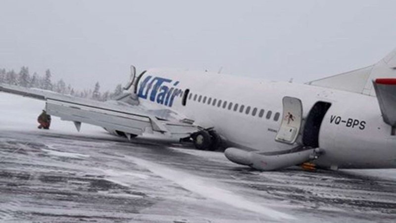 Boeing 737-500 UTAIR