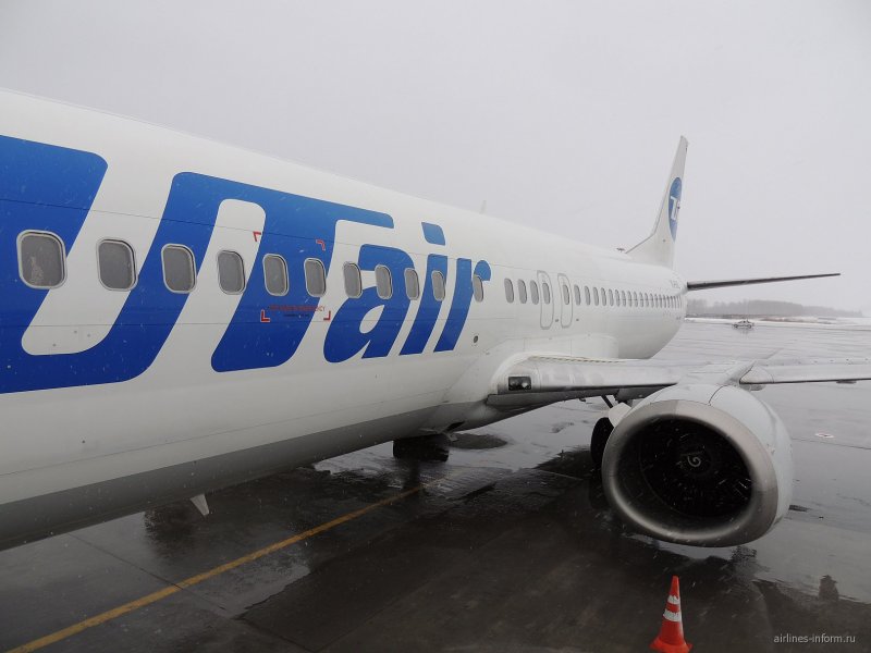 Boeing 737-500 UTAIR