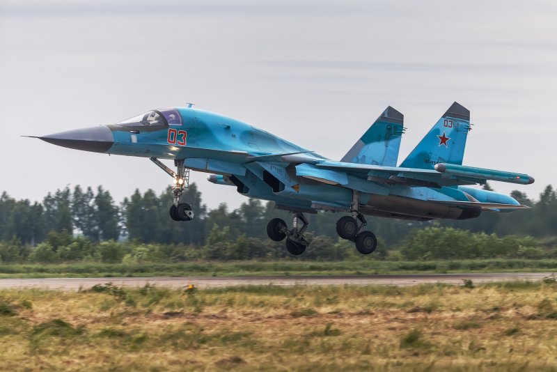 Истребитель-бомбардировщик Су-34