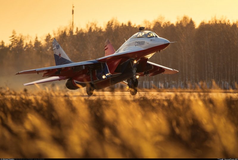 Самолет-истребитель Су-30