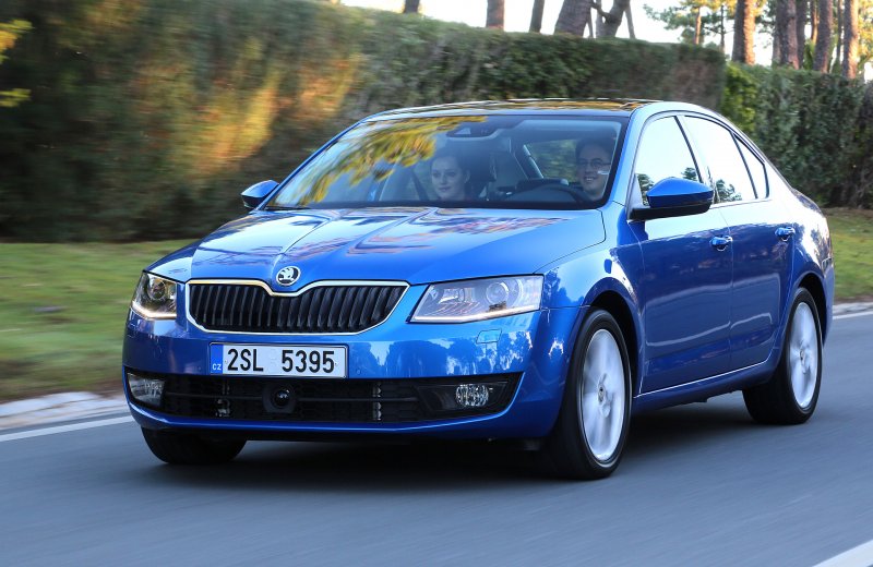 Skoda Octavia a7 синяя
