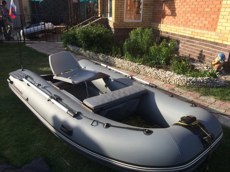 Лодка Hunter 330a Light