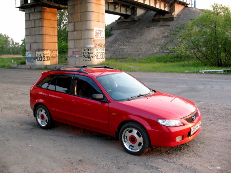 Mazda familia y11 2001
