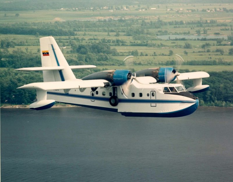 Самолет амфибия h207