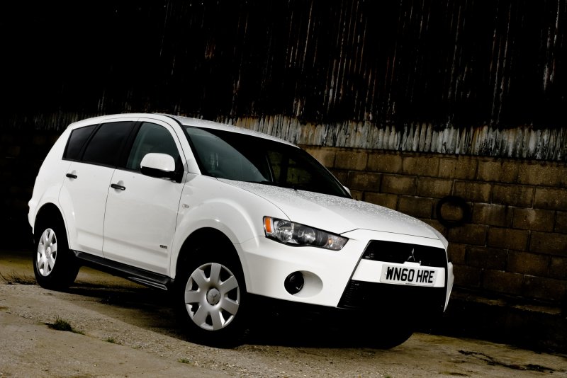 Mitsubishi Outlander 2