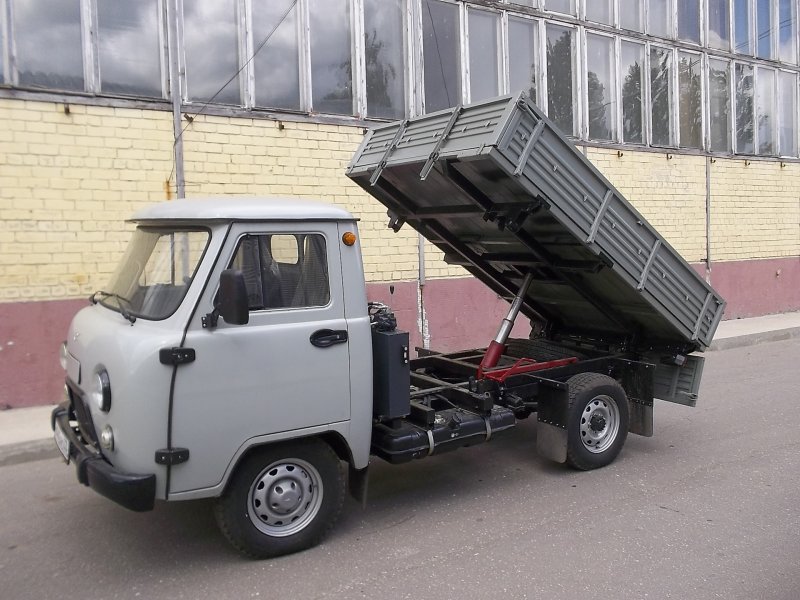 УАЗ грузовой 3303 самосвал