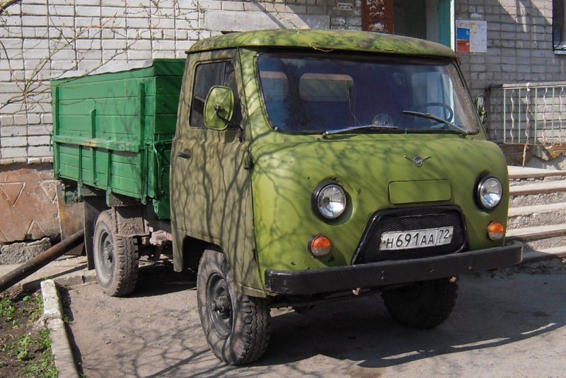 УАЗ 3303 зеленый бортовой