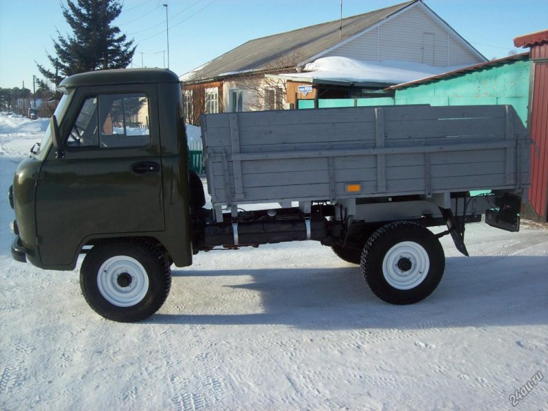УАЗ бортовой новый 3303