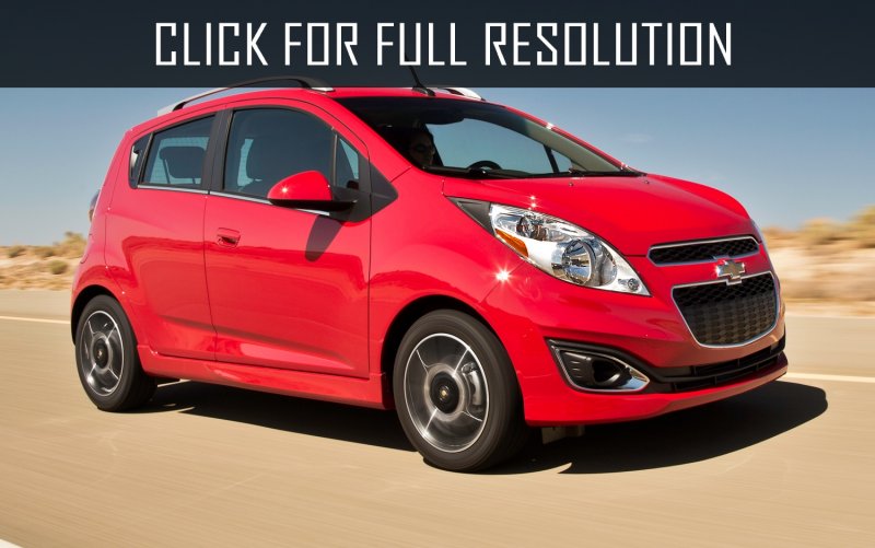 Chevrolet Spark красный