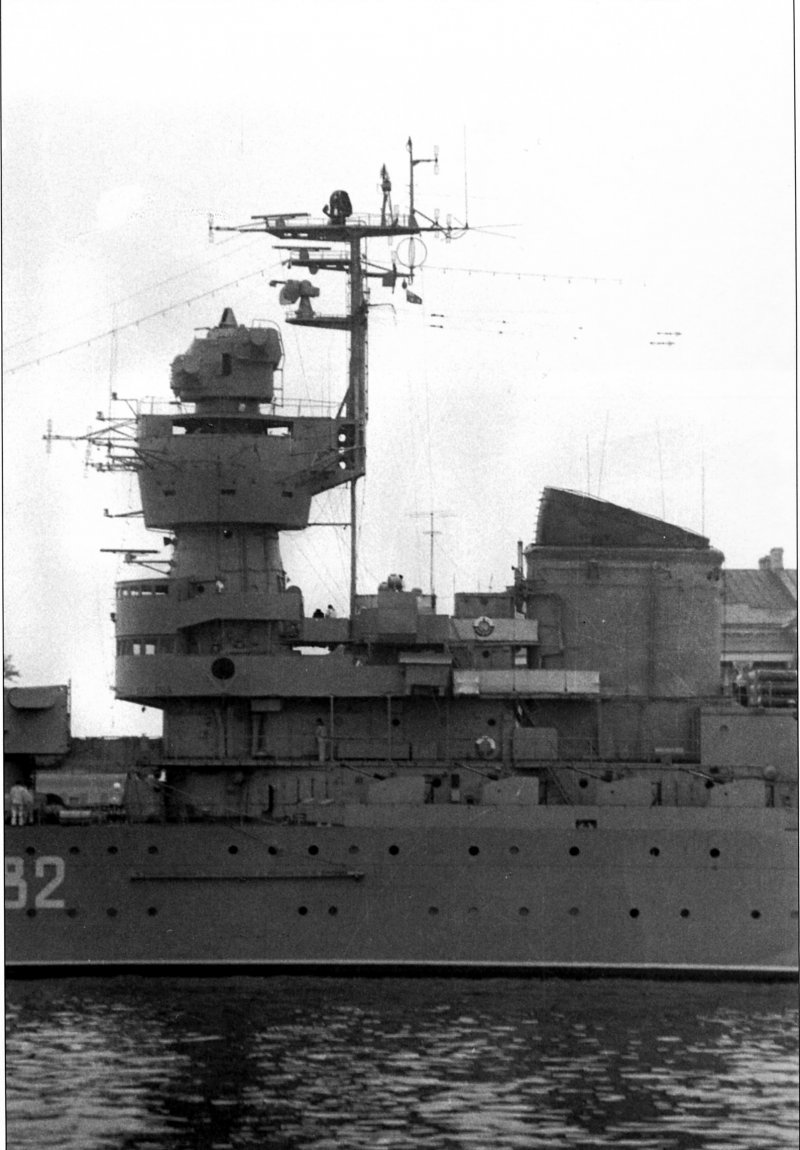 Учебный крейсер комсомолец