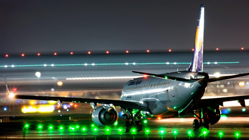 Самолет ночью