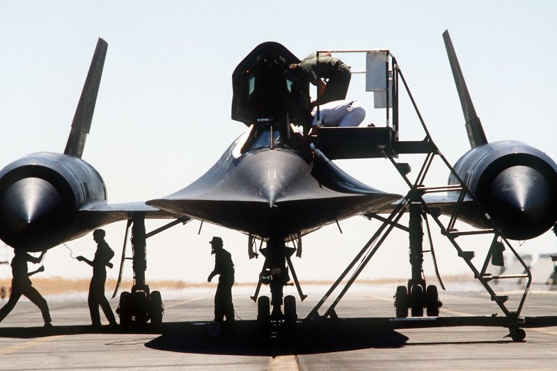 SR-71 Blackbird черный Дрозд
